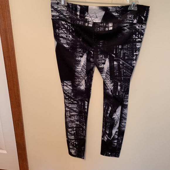 Gap performance leggings set of 2 both cl - Picture 3 of 7